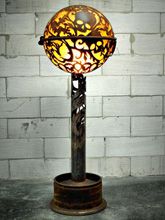 Steampunk Art floor lamp: Decorative piece of art with skulls and lizards.