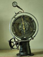 Steampunk desk or dresser clock: mantel clock with rotating face.